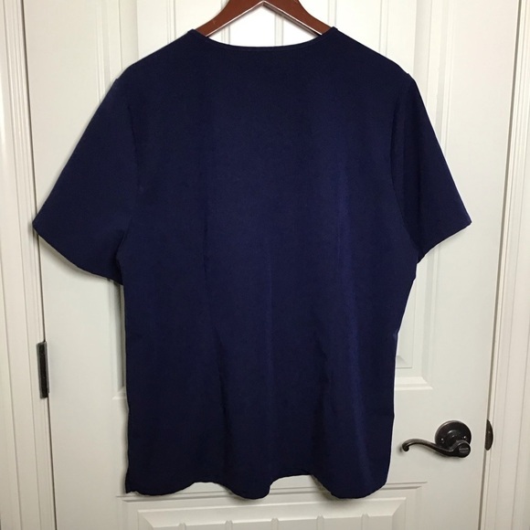 Figs Catarina One Pocket Scrub Top in Navy Size XXL. - Picture 5 of 8